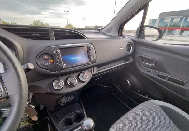 Toyota Yaris cena 56000 przebieg: 67000, rok produkcji 2019 z Niepołomice małe 326
